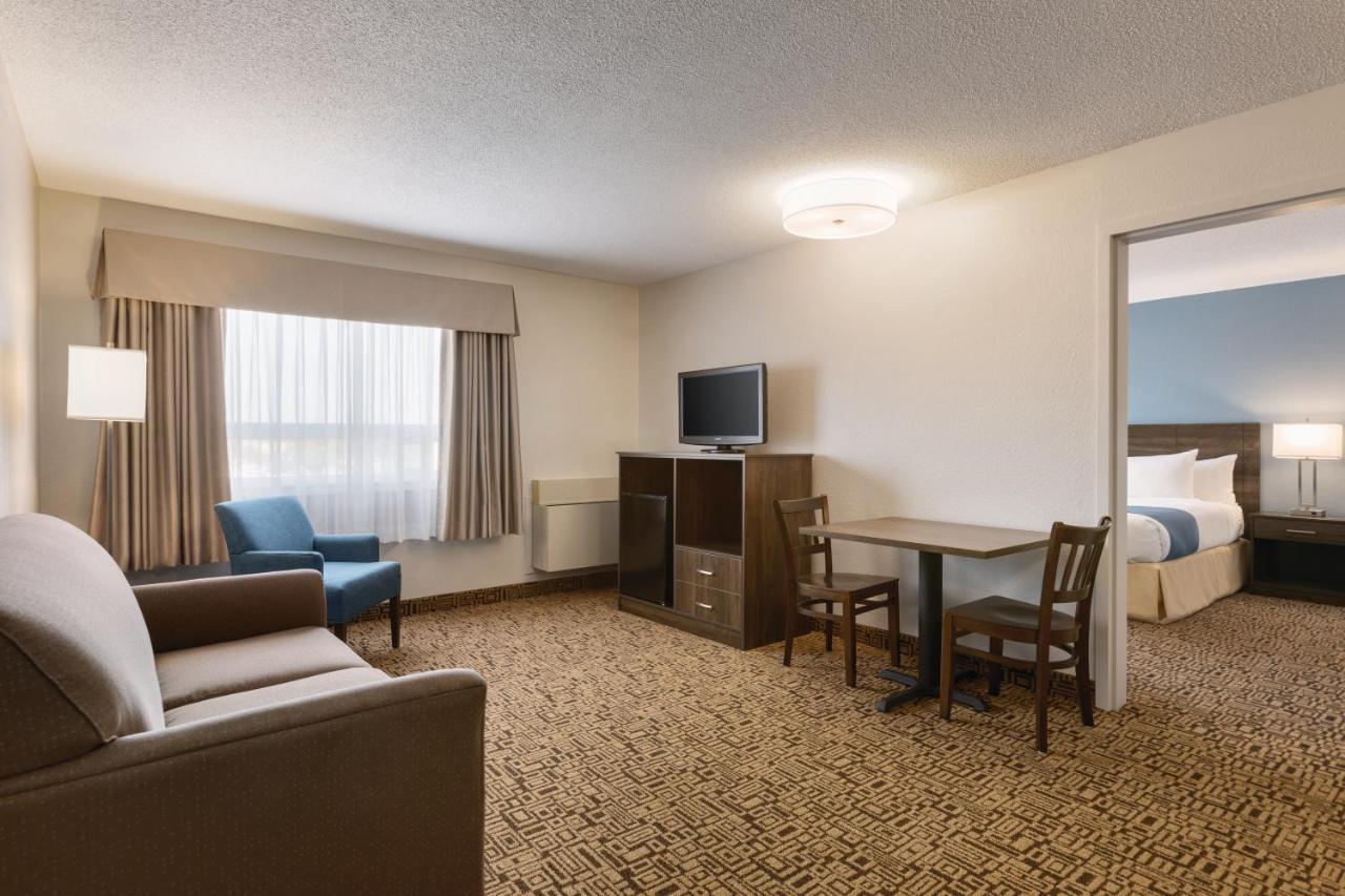 Travelodge Suites By Wyndham New Glasgow Exterior photo