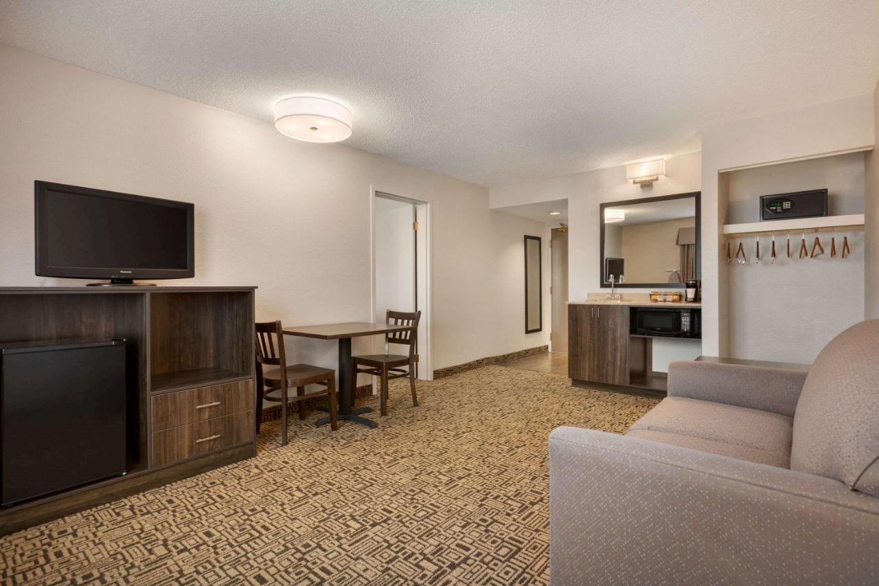 Travelodge Suites By Wyndham New Glasgow Exterior photo